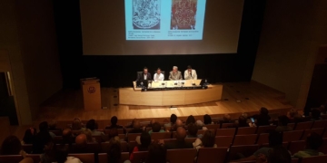 La capa de la Virgen del Carmen una joya puesta en valor en una brillante conferencia