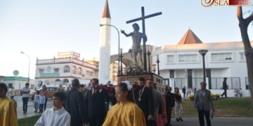 Jesús Resucitado presidió el Vía-Lucis parroquial por el interior del Parque Almirante Laulhé