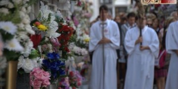 Medinaceli da comienzo al Triduo de Ánimas con el rosario por el camposanto isleño