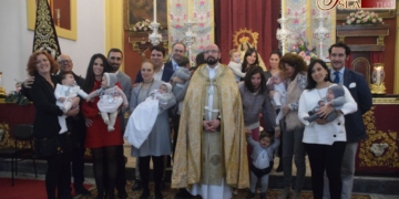 Los niños bautizados fueron presentados ayer ante la Divina Pastora en su Besamano