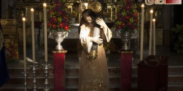 El Nazareno de Chiclana recibió la devoción de todo un pueblo en su Besamano