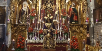 El año cofrade comenzó en Cádiz con con el besamano al Nazareno de Santa María