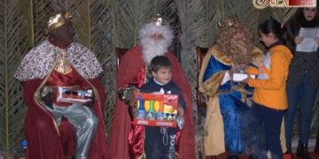 Los Reyes Magos pasaron por el Cristo y visitaron a los más pequeños de la Vera-Cruz