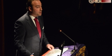 Javier Padillo llenó de sensaciones el Pregón a la Madrugá en su vuelta al Teatro