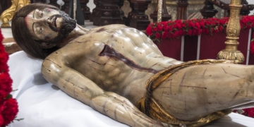 El Triduo al Santísimo Cristo Yacente concluirá el domingo con el Solemne Besapié