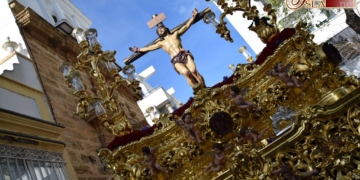 El Perdón despliega todos los detalles de hermandad de barrio en su salida procesional