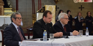 Los versos de Murciano y Bocanegra se unen a las voces del coro de la Vera-Cruz en el Cristo