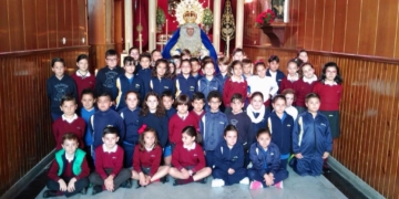 Los alumnos de La Salle acuden a visitar a la Virgen de la Estrella en su Besamano