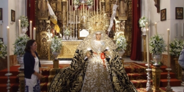 La Esperanza de Triana en besamano con motivo de la canonización de Juan Pablo II