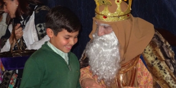 Los Reyes Magos visitaron a los niños de la Hermandad de Columna