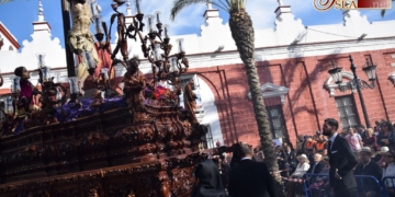 Desamparados conmemoró en su salida el XXV aniversario del Cristo de la Sangre