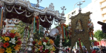 Los rocieros gaditanos ya caminan con dirección a la aldea almonteña