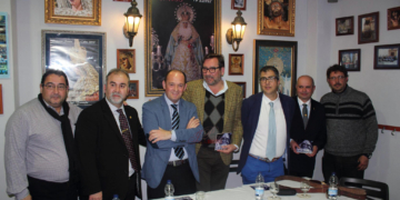 La carga de La Isla presente en la mesa redonda de los cargadores de la Victoria de Cádiz