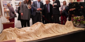 Inaugurada la exposición de la Sábana Santa con motivo del 125 aniversario de Columna
