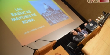 Nazareno prepara su peregrinación a Roma con una conferencia de David Gutiérrez