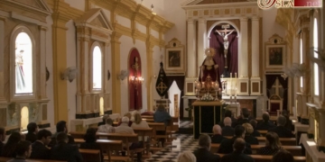 La niebla obligó a celebrar el rosario de la aurora de Mayor Dolor en la capilla