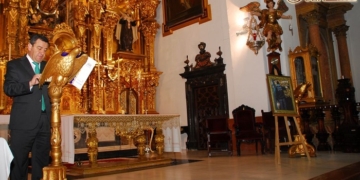 Loaiza apela a sensaciones, sentimientos y recuerdos en una presentación en forma de levantá