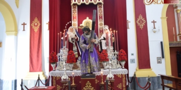 Jesús de la Misericordia expuesto durante todo el día en devoto Besapié