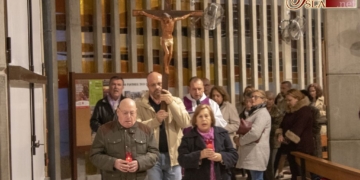 La Parroquia del Santo Cristo acogió el Vía Crucis parroquial por la probabilidad de lluvia
