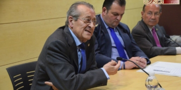 Física y religión unidas ayer en la última conferencia del aniversario de Columna