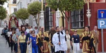 La Virgen de los Desamparados regresó a su capilla en rosario de antorchas
