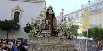 Los traslados de Rosario y Santa Teresa sirven de previa al Corpus gaditano