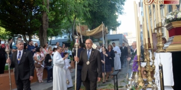 Una procesión eucarística pone fin al Triduo celebrado por la Hermandad de Afligidos