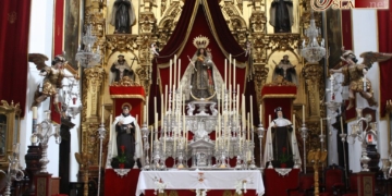 El altar de la Novena a la Virgen del Carmen recupera su visión dieciochesca