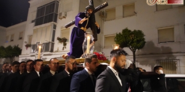 Jesús de las Tres Caídas recorrió las calles de la feligresía de la Sagrada Familia en Vía-Crucis