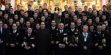 Los guardiamarinas del Juan Sebastián Elcano se encomendaron a la Virgen del Carmen