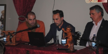 El tallista Manuel Oliva demostró todo su arte ayer en el primer acto del programa de JCC