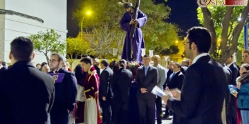 Gran Poder desafió al fuerte viento de levante y recorrió en Vía-Crucis las calles de la Bazán