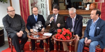 Ex pregoneros debatieron sobre la actualidad y el futuro de las hermandades en ‘La Cañailla’