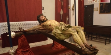 El Cristo de la Sangre expuesto en Besapié en la capilla de los Desamparados