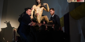 Jesús de la Humildad y Paciencia fue trasladado a su paso entre el cante de saetas