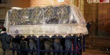 Los pasos de Columna y Lágrimas los primeros en llegar a la Iglesia Mayor