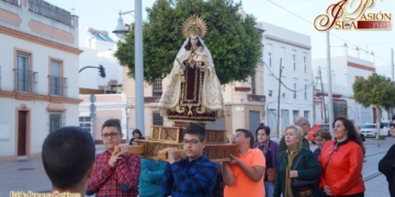 La Virgen del Carmen ‘Callejolera’ comenzó ayer su peregrinación por casas y patios