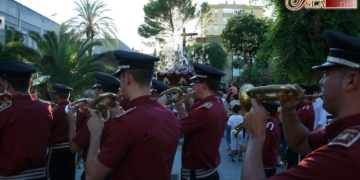 Los sones de Virgen de las Lágrimas asombraron una vez más a los cofrades sevillanos