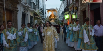 El Corpus de Chiclana se hace extraordinario con la presencia de los Patronos