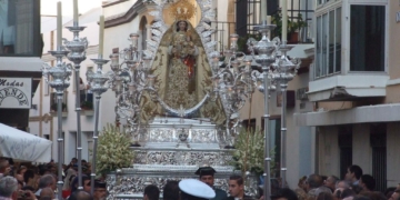 La procesión del Rosario puso el broche de oro a las Fiestas Patronales en Rota