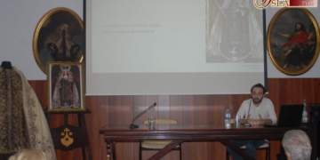 Pablo Pérez mostró al detalle las particularidades del terno neoclásico del Carmen