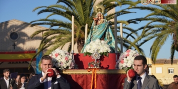 Una procesión de tercia recorre con la Virgen de la Oliva por cuarto año su feligresía