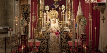 La Virgen de la Amargura en Besamano con motivo del día de la Purísima