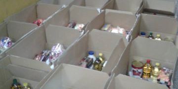 Nazareno ayuda a las familias de la cofradía con los tradicionales lotes de Navidad