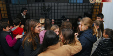 Los cofrades del Santo Entierro visitaron a las Madres Carmelitas dentro de una jornada solidaria