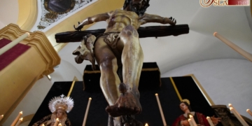 El Santísimo Cristo de la Buena Muerte en Besapié durante todo el día de hoy