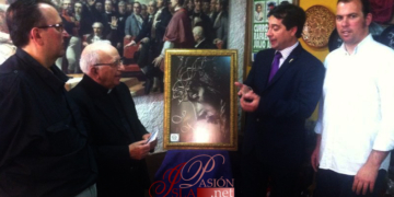 ‘La Cañailla’ entregó 500 euros de la venta de sus carteles a Cáritas de la Iglesia Mayor