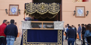 Una cuadrilla de la JCC trasladó ayer el paso de palio de la Virgen de las Penas a su templo