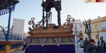El paso de templete de Servitas luce restaurado en el traslado a la Iglesia Mayor