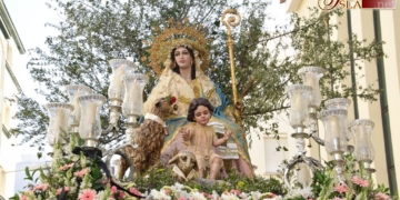 La Pastora de Trille abrió el periodo de procesiones de gloria en la capital gaditana